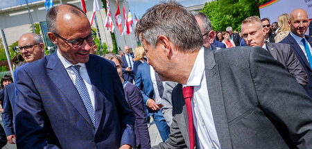 Die CDU von Friedrich Merz (l.) reicht den Grünen um Robert Habe...