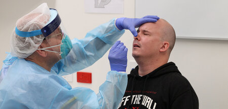 Arzt und Patient im Westmead Hospital in Sydney. Zuzahlungen von...