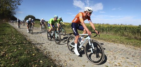Mathieu van der Poel (vorn) bei der Gravel-WM in Leuven, Belgien