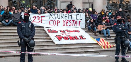 »Schluss mit dem Putsch«: Protest in Katalonien am Jahrestag von...