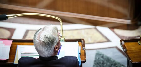 Test überstanden: Dank der Hilfe von ultrarechts durfte Premier ...