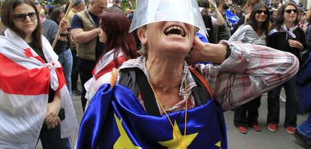 Berechtigter Protest oder Versuch einer Farbenrevolution? Demons... Berechtigter Protest oder Versuch einer Farbenrevolution? Demons...