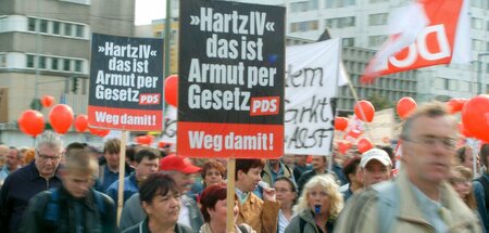 Großdemonstration gegen die »Agenda 2010«, die von den Gewerksch...