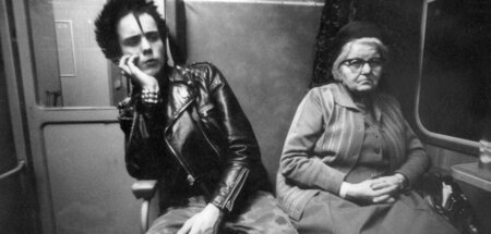 Schwarze Nietenjacke statt Blauhemd: Punk in der DDR Schwarze Nietenjacke statt Blauhemd: Punk in der DDR