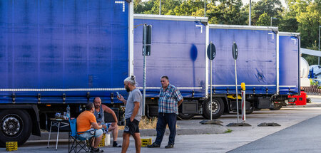Streik gegen prekäre Arbeitsbedingungen: Polnische Trucker auf d... Streik gegen prekäre Arbeitsbedingungen: Polnische Trucker auf d...