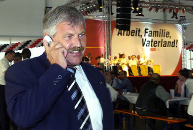 Parteichef Udo Voigt hat das Kommando. Hier im sächsischen Landt... Parteichef Udo Voigt hat das Kommando. Hier im sächsischen Landt...