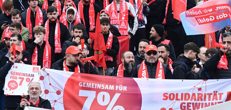 Die Metaller fordern sieben Prozent mehr Geld über zwölf Monate ...