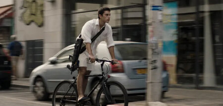 So eine kleine Maschinenpistole stört auch nicht groß im Straßen...