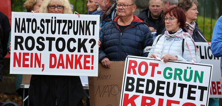 Protest gegen die offizielle Aufstellungszeremonie des Stabs »Co...