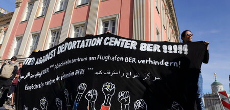 Kundgebung gegen Abschiebezentrum (Potsdam, 31.8.2022)