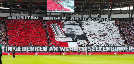 Gedenkchoreographie für Werner Seelenbinder im Fanblock des RB L...
