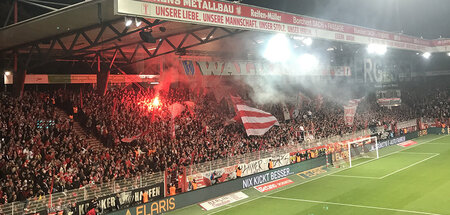 In der Schlussphase tobt der zwölfte Mann: Das Stadion an der Al...
