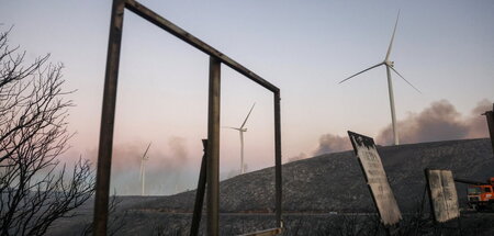 Die Hotels haben noch Strom. Die Windräder stehen noch. Die zwei...