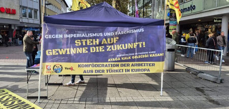 Aufstehen, aber klassenbewusst: Infostand zur Kampagne der ATİK ...