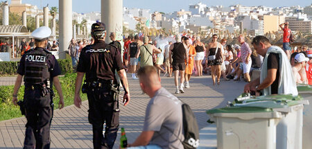 Deutsch-spanische Polizeistreife am Ballermann Deutsch-spanische Polizeistreife am Ballermann