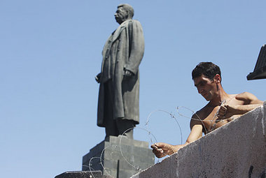 9. August in Gori, Georgien: Ein Arbeiter beim Bau einer »Berlin...