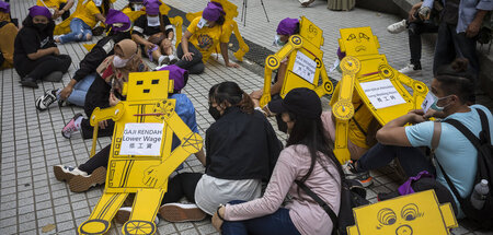 Migrantische Hausangestellte protestieren am Bahnhof in Taipeh g...
