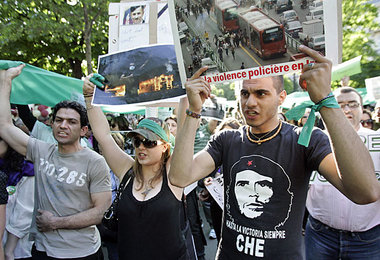 Die Massenproteste aktivierten auch die iranischen Exilgemeinden... Die Massenproteste aktivierten auch die iranischen Exilgemeinden...