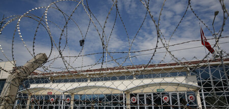 Mit NATO-Draht eingezäunt: Gefängnis in Silivri (29.5.2017) Mit NATO-Draht eingezäunt: Gefängnis in Silivri (29.5.2017)