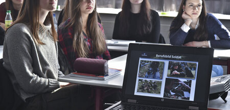 Werden »informiert«: Schülerinnen einer Klasse in Bottrop (undat...