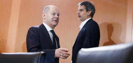Der Kanzler und sein Sprecher: Olaf Scholz (l.) und Steffen Hebe...