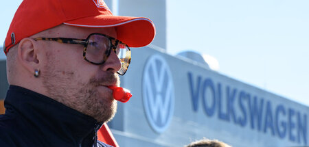 VW-Beschäftigter bei Protestaktion am 28. Oktober in Zwickau