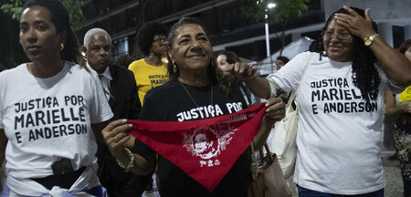 Marinette da Silva (M.), die Mutter der Getöteten, zeigt sich na...