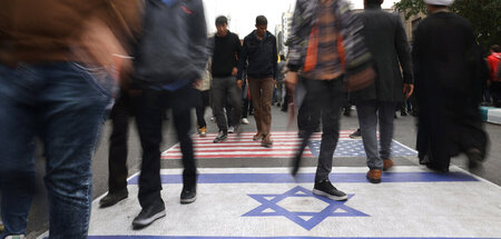 Feindschaft deutlich symbolisiert: Demonstration am Sonntag in T...