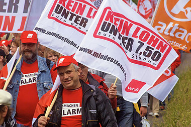 Gewerkschafter fordern gesetzlichen Mindestlohn auf DGB-Großdemo... Gewerkschafter fordern gesetzlichen Mindestlohn auf DGB-Großdemo...