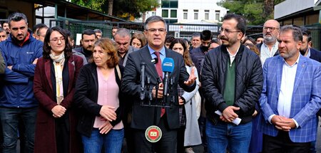 Protesterklärung verlesen: Der Vorsitzende der städtischen Anwal...