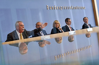 Ratschläge von oben: Die »Wirtschaftsweisen« Wolfgang Wiegard, W... Ratschläge von oben: Die »Wirtschaftsweisen« Wolfgang Wiegard, W...