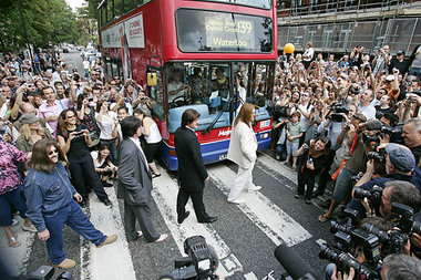 Samstag in London, Zebrastreifen auf der Abbey Road: Ein Foto (d... Samstag in London, Zebrastreifen auf der Abbey Road: Ein Foto (d...
