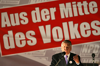 Die NPD will den Wechsel zu einem autoritären Regime per Volksab... Die NPD will den Wechsel zu einem autoritären Regime per Volksab...