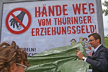Für die »Herdprämie«. Der CDU-nahe Verein »Wir sind Familie« wil... Für die »Herdprämie«. Der CDU-nahe Verein »Wir sind Familie« wil...