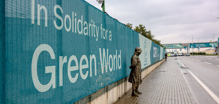 Klimakonferenz im Ölstaat: Security vor dem Olympiastadion in de...
