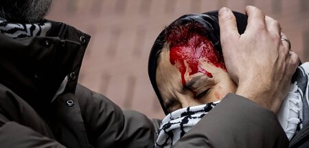 Mit brutaler Gewalt ist die Polizei am Sonntag auf Demonstranten...