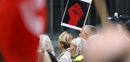 Proteste gegen Entlassungen von Druckereimitarbeitern vor dem Ne...