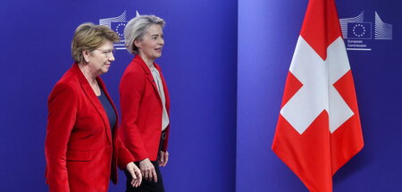 Die Schweizer Präsidentin Viola Amherd mit EU-Kommissionschefin ...