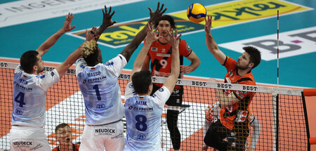 Oben dabei: BR Volleys Berlin BRV vs. VfB Friedrichshafen (15.4....