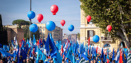 Tausende Gewerkschafter protestierten am vergangenen Freitag vor...