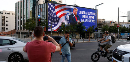 »Glückwunsch Trump, mach Israel großartig!« – Plakatwand in Tel ...