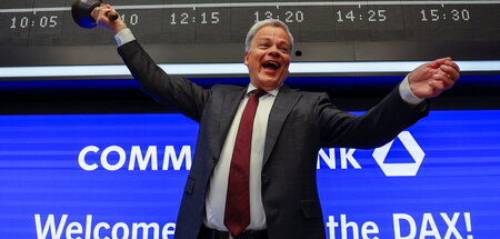 Armut und Chefgehälter hoch: Der damalige Commerzbankchef Manfre...