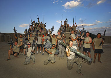 Wie sich die US-Truppen selbst sehen – Soldaten der Apache-Kompa... Wie sich die US-Truppen selbst sehen – Soldaten der Apache-Kompa...