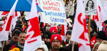 Die Hängepartie geht weiter: Warnstreik der GEW Sachsen-Anhalt i... Die Hängepartie geht weiter: Warnstreik der GEW Sachsen-Anhalt i...