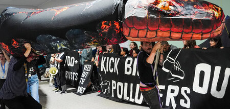 Protestaktion »Schlangen ausrotten« gegen fossile Brennstoffe au...