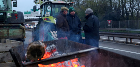 Mit Straßenblockaden und »Protestfeuer« demonstrieren französisc...