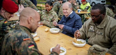 23. Oktober 2023, Köln-Wahn: Übung mit Eintopf aus der Gulaschka...