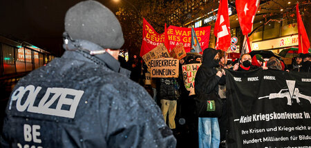 Trotz Provokationen der Polizei blieb die Demonstration friedlic...