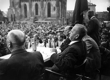 1949 erhielt die SPD bei den Bundestagswahlen unter Kurt Schumac...