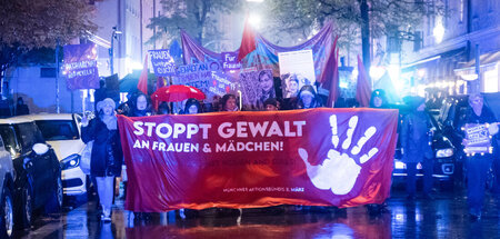 Jedes Jahr protestieren Tausende am 25. November gegen Gewalt an...